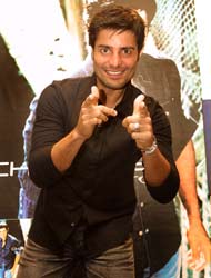 20060408152721-030909chayanne-3.jpg