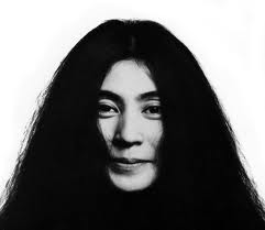 Yoko absuelta por la separación de los Beatles